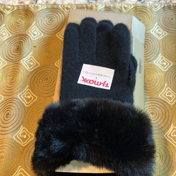NEW Christian Siriano New York 2-Ply Cashmere Gloves with Faux-Fur Trim In Black - Picture 6 of 8